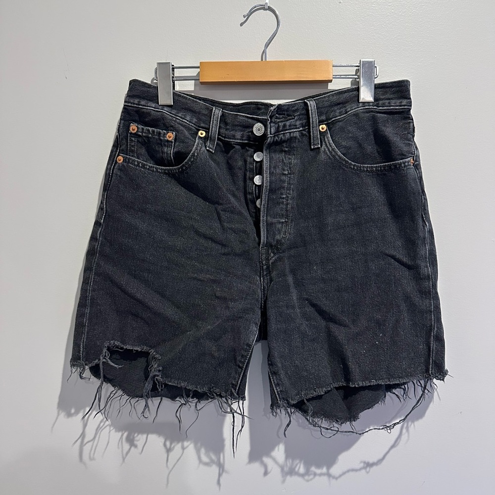 Levi’s 501 Mid Thigh